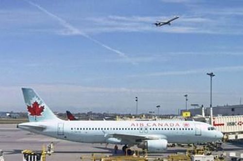 Máy bay Canada chở 128 hành khách hạ cánh khẩn cấp ở Tây Ban Nha