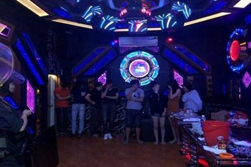 Quán karaoke hoạt động chui, cho khách sử dụng ma túy