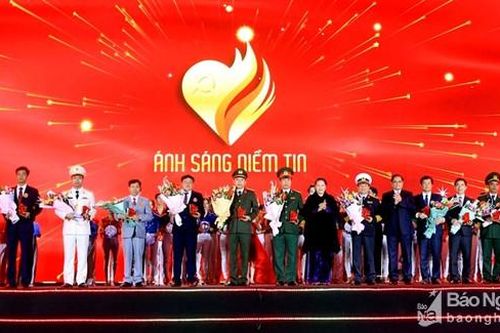 Nghệ An có tập thể và cá nhân được tôn vinh trong chương trình 'Ánh sáng niềm tin'