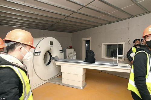 Bên trong bệnh viện dã chiến Hỏa Thần Sơn vừa được đưa vào sử dụng