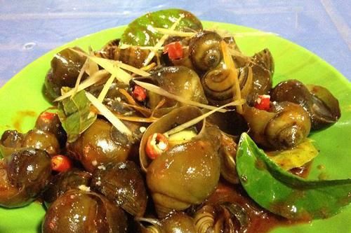 Cứ vô tư ăn ốc theo cách này có ngày cả nhà nhập viện, hối hận không kịp
