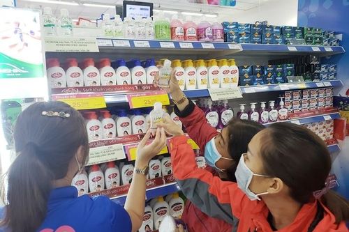 Đà Nẵng: Nhiều siêu thị, nhà thuốc cung ứng khẩu trang y tế, nước rửa tay giá bình ổn