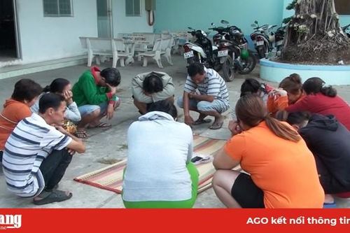 Công an huyện Chợ Mới triệt xóa tụ đánh bạc, bắt 12 đối tượng