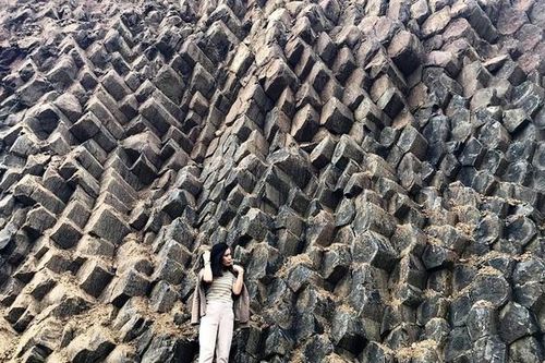 Ngỡ ngàng gành Đá Dĩa trên núi