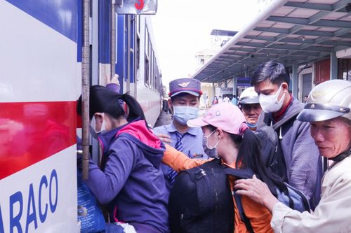 Giảm phí trả vé tàu cho sinh viên, học sinh do dịch nCoV