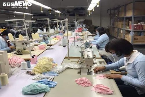Corona lây lan, doanh nghiệp chuyển hướng sản xuất khẩu trang kháng khuẩn