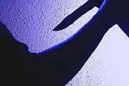 Nghi ngờ cha có quan hệ bất chính, con đánh ghen đâm chết người