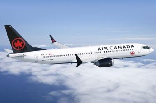 Máy bay chở khách của Canada hạ cánh khẩn cấp vì nổ lốp