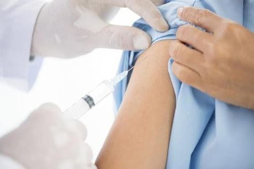 Tiêm vắc xin cúm không giúp phòng tránh virus corona