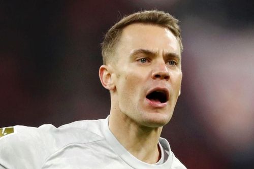 HLV Guardiola từng muốn Neuer đá tiền vệ