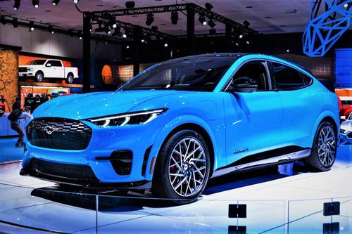 Ford Mustang Mach-E lộ thông số - camera trên vô lăng, tốc độ sạc thấp