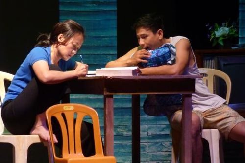 Kịch 'Tình yêu trời đánh': Tiếng cười vui vẻ cho một mùa Xuân