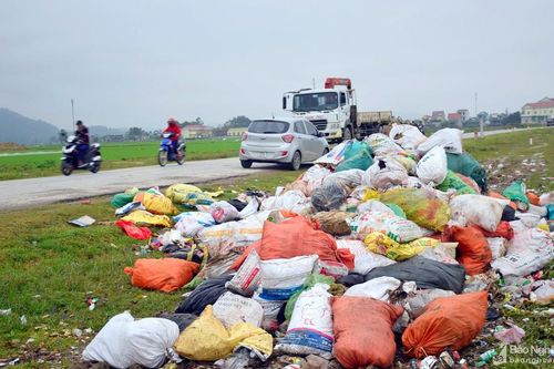 Nhiều bãi rác 'siêu to' xuất hiện sau Tết ở Nghệ An