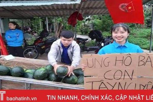 Tuổi trẻ Hà Tĩnh 'giải cứu' dưa hấu giúp người dân Tây Nguyên
