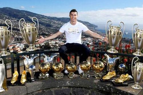 Hôm nay Ronaldo tròn 35 tuổi: 'Tất cả mới chỉ... bắt đầu'