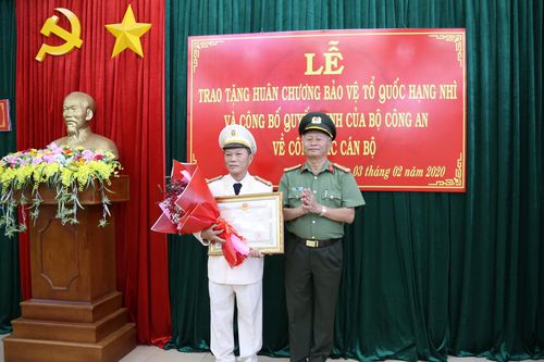 Gia Lai: Trao tặng Huân chương Bảo vệ Tổ quốc hạng nhì cho Đại tá Phan Lang