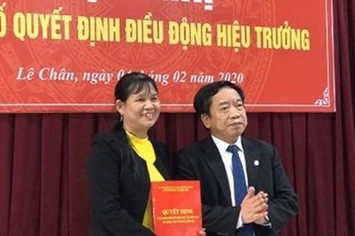 Lơ là phòng chống dich bệnh, Hiệu trưởng bị điều chuyển