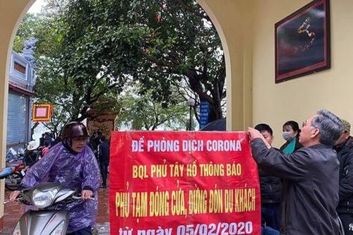 Hà Nội: Chùa Trấn Quốc, phủ Tây Hồ vẫn có nhiều du khách dù thông báo đóng cửa