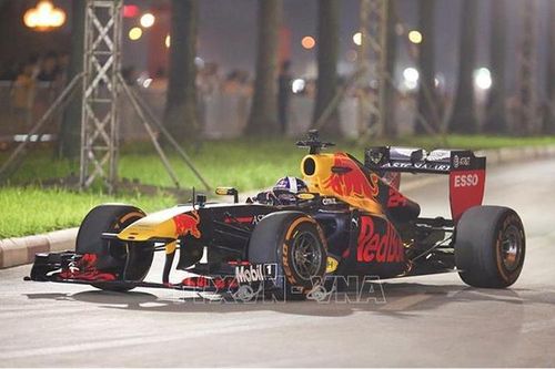 Phân luồng bảo vệ mặt đường đua F1