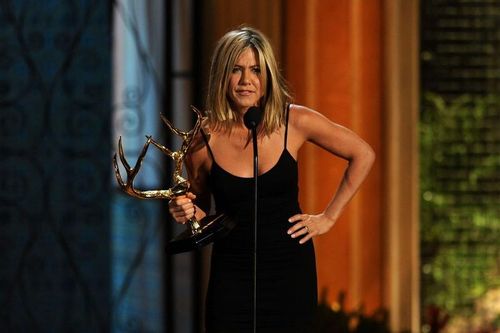Thời trang 'vạn người mặc theo' của Jennifer Aniston