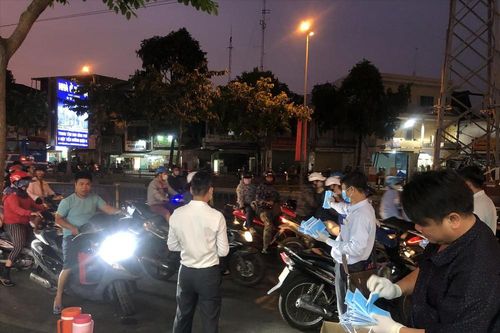 Rằng qua lận đận mới thấu tận lòng nhau