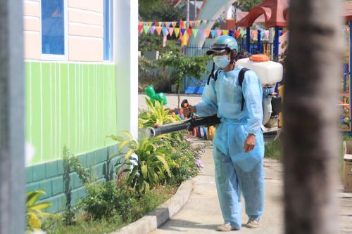 Quảng Ngãi tiêu độc, khử trùng hàng loạt cơ sở công cộng