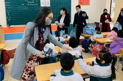 Phú Thọ: Làm sạch trường lớp trong thời gian học sinh nghỉ phòng dịch Corona