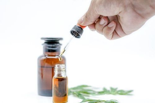 Thứ dung dịch bị cấm ở nhiều nơi, mỗi lọ nhỏ giá bằng mấy chỉ vàng