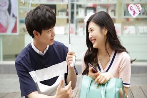 Vợ trẻ ghen tuông, buồn cười nhưng lại cảm thấy may mắn khi tình cờ phát hiện bí mật trong Facebook của chồng