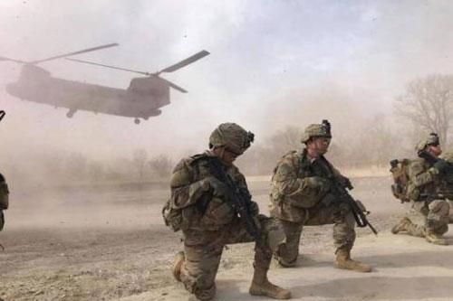 Mỹ chuyển gấp Chinook khi Afghanistan dùng lại Mi-17