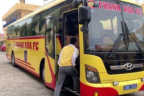 Bóng đá Thanh Hóa: Bầu Đệ quyết định sơn lại chiếc xe bus cũ