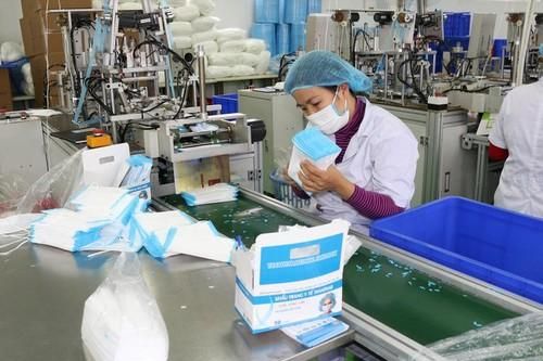 Nước khử trùng, khẩu trang y tế phục vụ phòng chống dịch được miễn thuế nhập khẩu