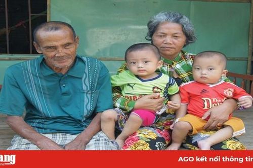 Cảnh bệnh tật triền miên của 2 bé trai song sinh