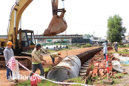 Hết vướng mặt bằng đến vướng nguồn vốn