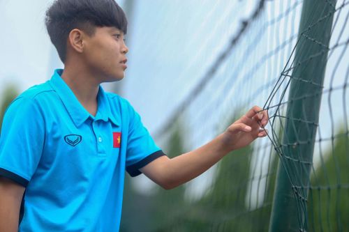 Vạn Sự - nữ cầu thủ giúp bóng đá Việt Nam tiến gần Olympic
