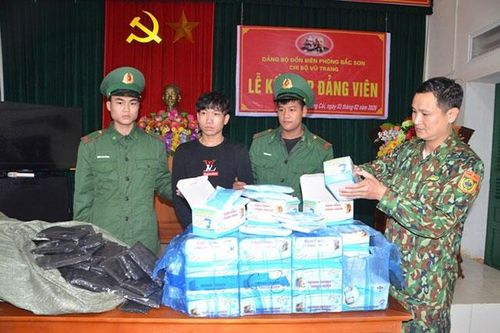 Quảng Ninh bắt giữ hai vụ vận chuyển trái phép hơn 8.400 khẩu trang y tế và 3M9501V