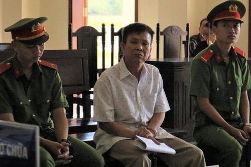 Cầm hợp đồng 'ma' đi lừa đảo, cựu giám đốc hầu tòa