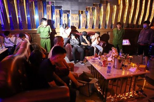 26 nam, nữ tổ chức 'tiệc' ma túy trong quán Karaoke