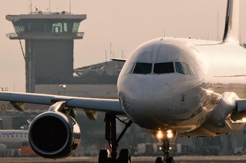 Nga: Máy bay chở 172 hành khách phải hạ cánh khẩn cấp