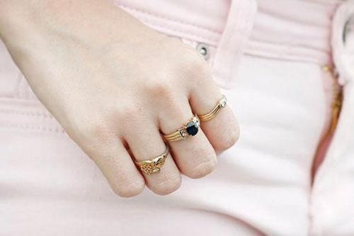 Đeo nhẫn kiểu này giàu lên nhanh chóng, tiền bạc ập đến bất ngờ