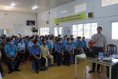 Hơn 300 đoàn viên, công nhân được nghe tuyên truyền về phòng, chống dịch bệnh
