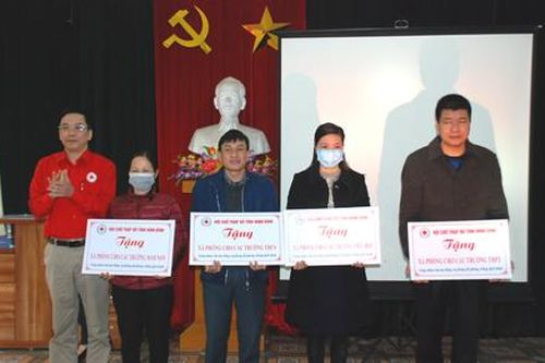 Tập huấn công tác phòng, chống dịch bệnh nCov cho các cán bộ, nhân viên y tế ngành giáo dục thành phố Ninh Bình