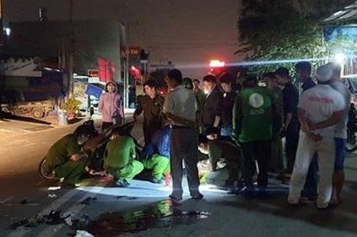 Tông vào đàn trâu, nam thanh niên ngã xuống đường tử vong