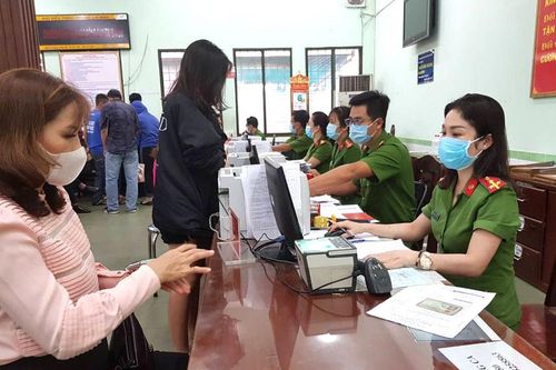 Phòng dịch nCoV: Chỉ đổi chứng minh nhân dân sang thẻ căn cước khi thật cần thiết