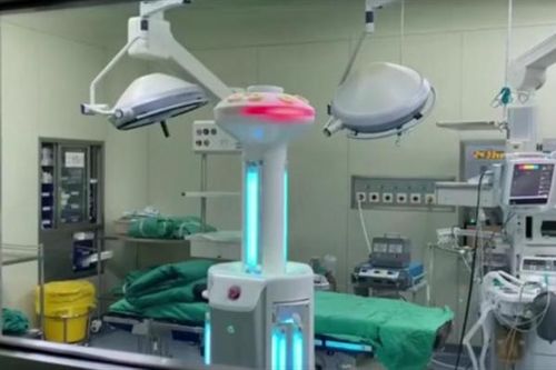 Trung Quốc điều robot khử trùng đến các bệnh viện tại Vũ Hán
