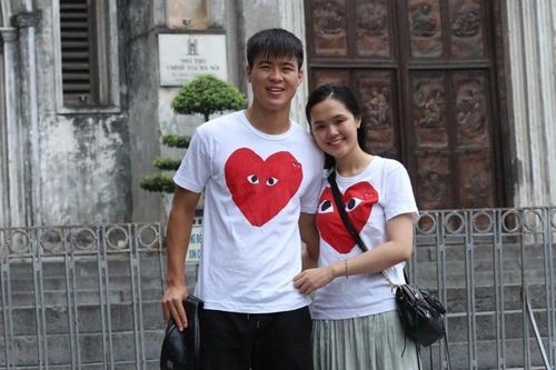 Trước khi đám cưới, Duy Mạnh và Quỳnh Anh thường diện đồ đôi đắt đỏ