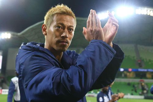 Biển người chào đón Keisuke Honda tới Brazil chơi bóng
