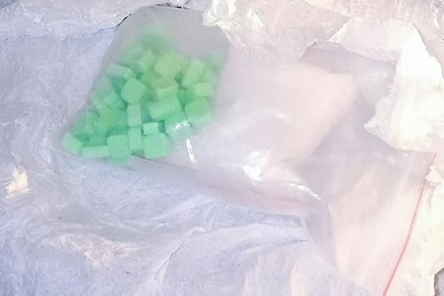 Phát hiện thuốc lắc trên ôtô 7 chỗ của nhóm thanh niên