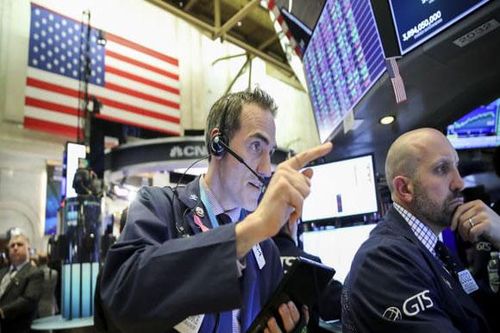 S&P 500 vẫn có tuần tăng mạnh nhất 8 tháng bất chấp lo ngại dịch corona