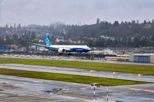 Máy bay Boeing 777X mới thực hiện thành công chuyến bay đầu tiên